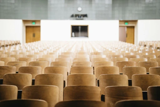 wood backed theatre seats in a lecture hall 